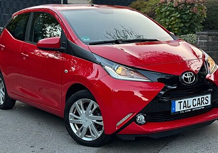 Toyota Aygo (X) AYGO* TEAM D*NAVI*RÜCKFAHRKAMERA*1HAND*TÜVNEU*