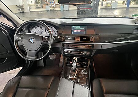 BMW 525d / Business/ Panorama/Bi-Xenon/Keyless