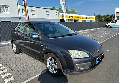 Ford Focus 1,6 alles gemacht