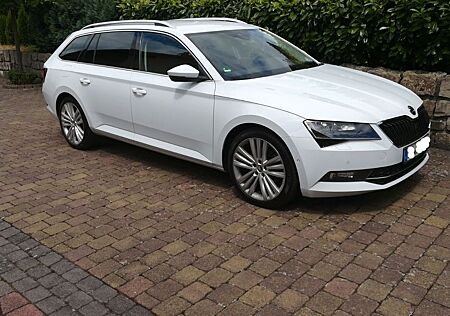 Skoda Superb 2.0 TDI SCR 160kW DSG 4x4 style.