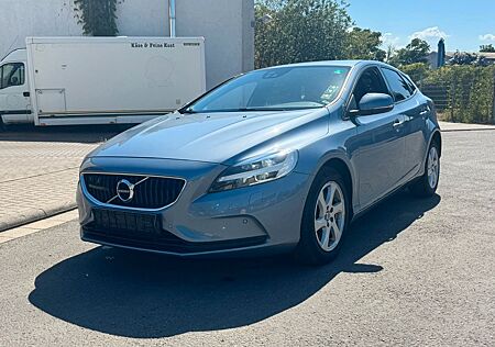 Volvo V40 Momentum/Leder/Ahk/kamera/LED