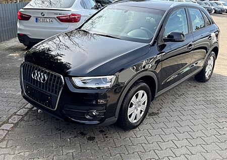 Audi Q3 2.0 TDI 1 Hand Xenon SHZ PDC