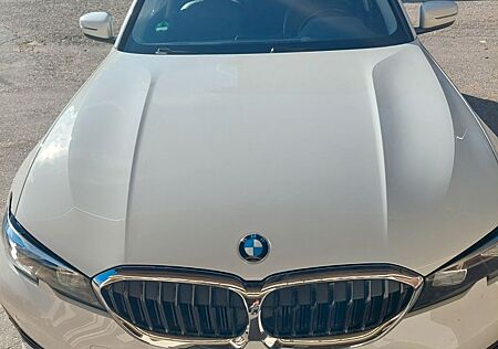 BMW 330e Touring Advantage Automatic Advantage