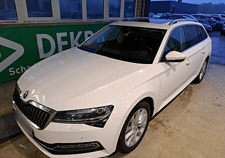 Skoda Superb COMBI 2.0TDi PREMIUM EDIT/ACC/PANO/AHK/VC