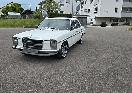 Mercedes-Benz 230 W114 .6 Strich 8