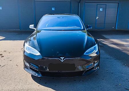 Tesla Model S 90D