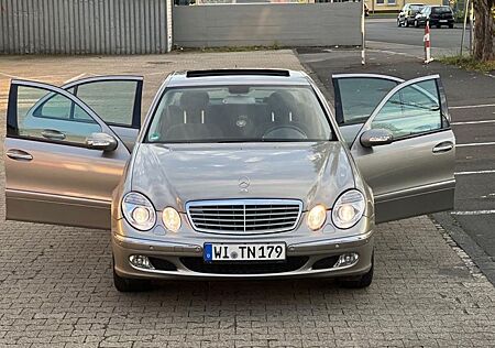 Mercedes-Benz 220