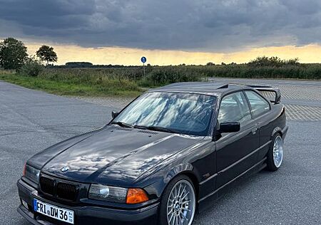 BMW 323i Coupe