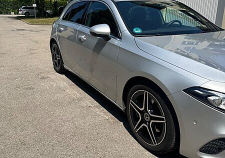 Mercedes-Benz A 200 - MBUX - GARAGENWAGEN - TOP