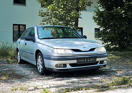 Renault Laguna RT 2.0 RT in SILBER und AUTOMATIK