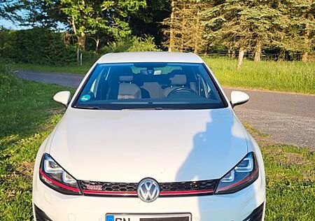VW Golf Volkswagen 2.0 TSI BMT GTI Performance GTI Performance
