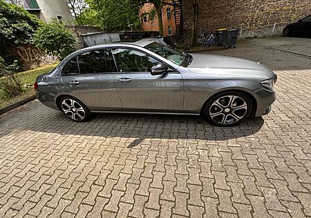 Mercedes-Benz E 220 d AVANTGARDE Autom. AVANTGARDE