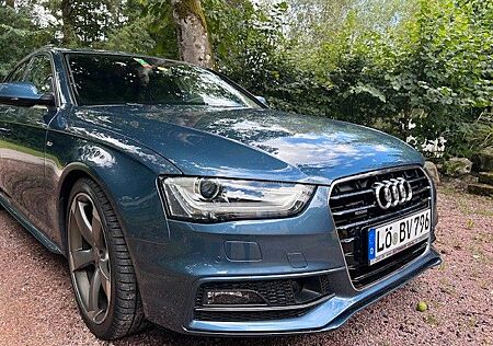 Audi A4 2.0 TDI quattro | S-Line | Xenon | Garage |