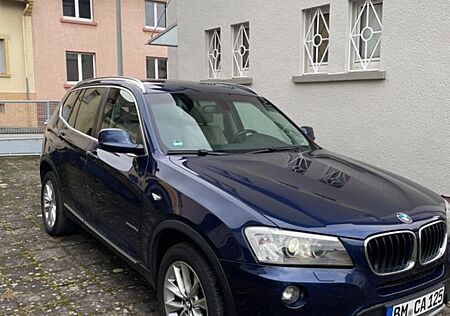 BMW X3 xDrive20d Pano-Dach, Lenkradheizung, AHK