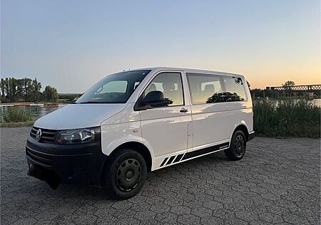 VW T5 Transporter Volkswagen /8Sitzer/Camper/Steuerk.neu