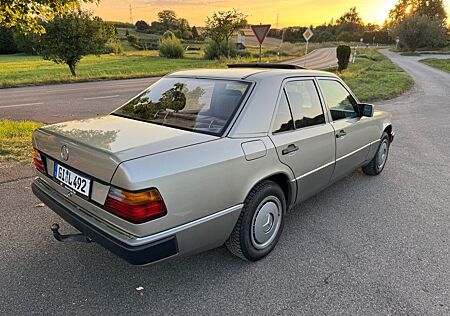 Mercedes-Benz E 230 W124 Oldtimer