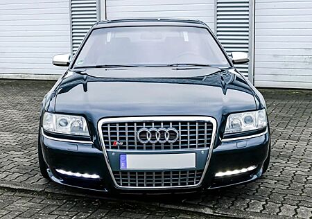 Audi S8 4.2 tiptronic quattro -