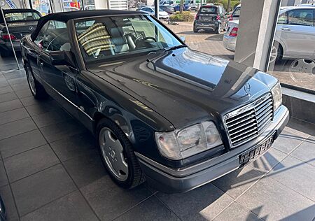 Mercedes-Benz E 220 Cabrio Automatik *Scheckheftgepflegt*