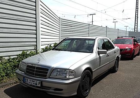 Mercedes-Benz 220