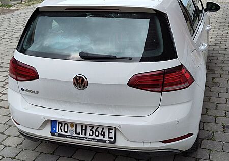 VW Golf Volkswagen e- e-