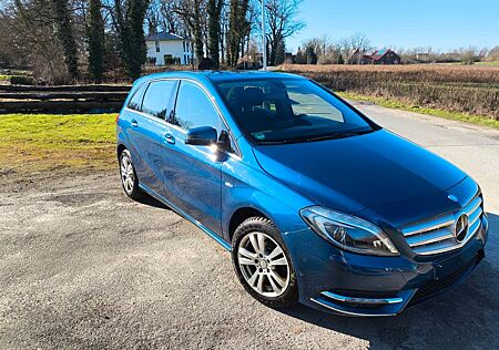 Mercedes-Benz B 180 BlueEFFICIENCY - TÜV und Steuerkette neu