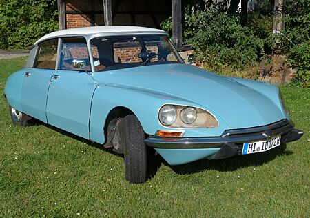 Citroën DS Typ D Special mit "H" Kennz. in bleu Camargue