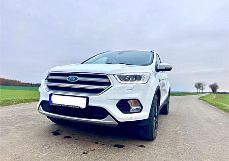 Ford Kuga 1,5 l, 4x4 Titanium, Autom. AHK, 8-Fach,Nav