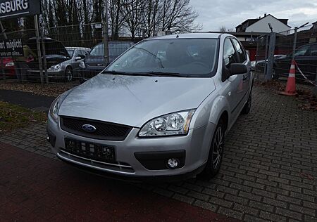 Ford Focus Lim. Trend/ Klima/ Tagfahrlicht/ 2 Hand!