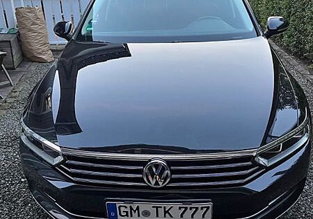 VW Passat Variant Volkswagen 2.0 TDI SCR Highline Variant ...