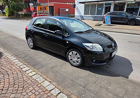 Toyota Auris 1.4 -