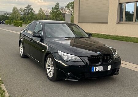 BMW 523i -