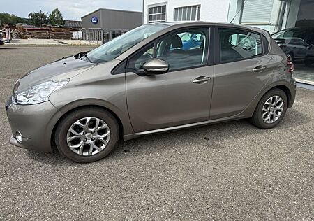 Peugeot 208 Active -1.HAND-NAVI TOUCH-PDC-KLIMA-