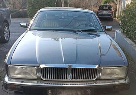 Jaguar XJ40