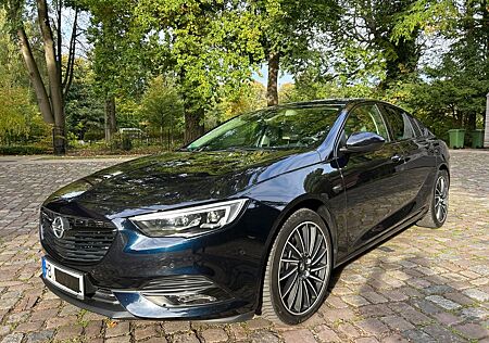 Opel Insignia Motor erst 50.000km,Standh,AHK,360°