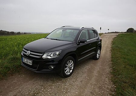 VW Tiguan Volkswagen 2.0 TSI 155kW, Top Ausstattung, DAB, AA..