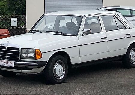 Mercedes-Benz 200 / NUR 60.700 KM / 1HAND / W123 / AUTOMATIK /