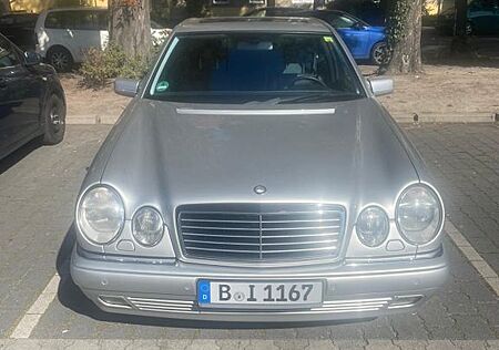 Mercedes-Benz E 240