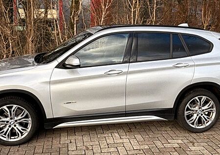 BMW X1 - Panoramadach, Navi, 1. Hand, Bremsen neu