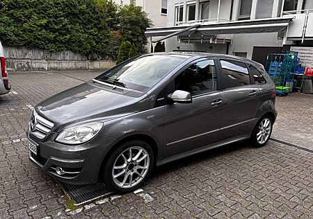 Mercedes-Benz B 180 BlueEFFICIENCY -