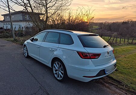 Seat Leon ST FR DSG Navi Pano LED Beats ACC Kamera