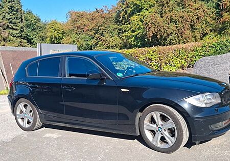 BMW 118i Edition Lifestyle Xenon HiFi Klima 8fach