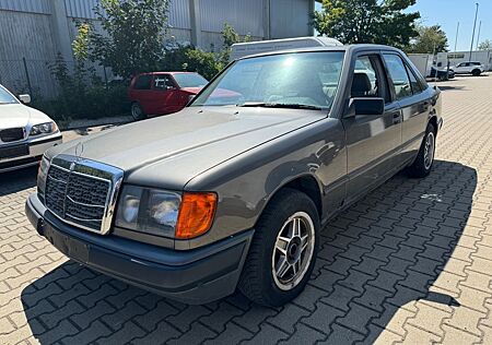 Mercedes-Benz 230 E 124er Hagelschaden TÜV 11/2025