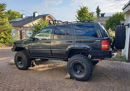 Jeep Grand Cherokee Limited 5.9 Auto Limited 7 inch