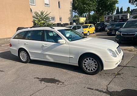 Mercedes-Benz E 220 ERSTE HAND SCHECKHEFTGEPFLEGT!!