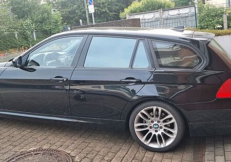 BMW 320d touring XENON AUTOMATIK NAVI LEDER