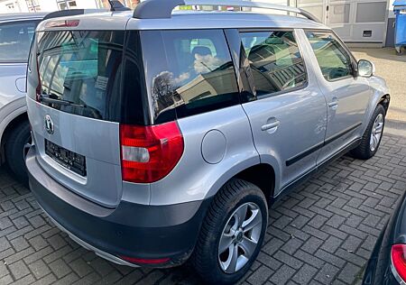 Skoda Yeti 2.0 TDI Elegance / Panorama / Leder