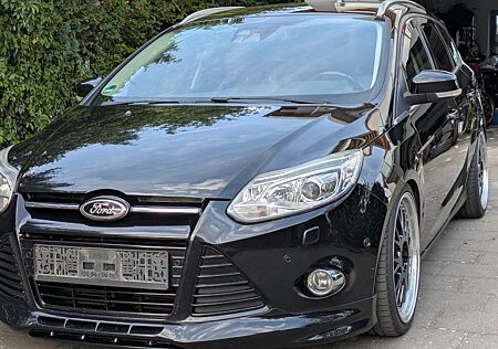 Ford Focus 2,0TDCi 120kW DPF Titanium Turnier Tit...