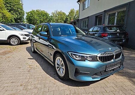BMW 320 d Advantage KAMERA,AHK,Sitzheizung,,,,,
