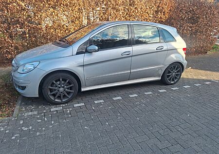 Mercedes-Benz B 200 -