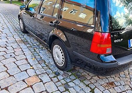 VW Golf Volkswagen 1.6 Basis Kombi mit Rest TÜV